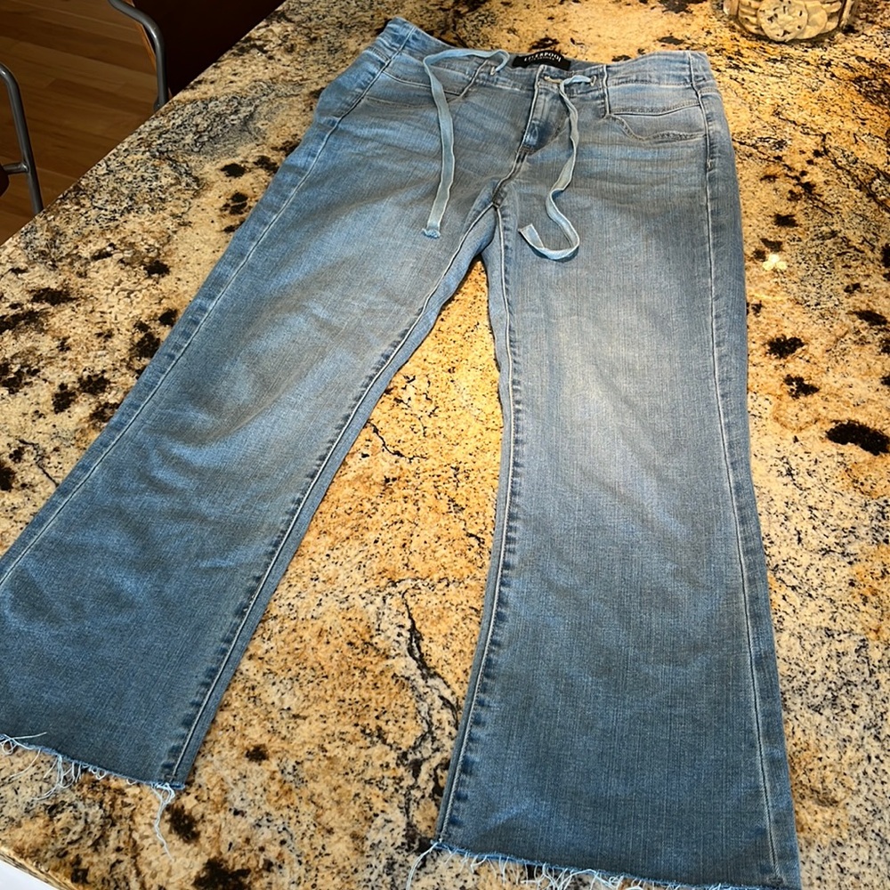 Liverpool jeans crop flare with stretch size 6/28 raw hem